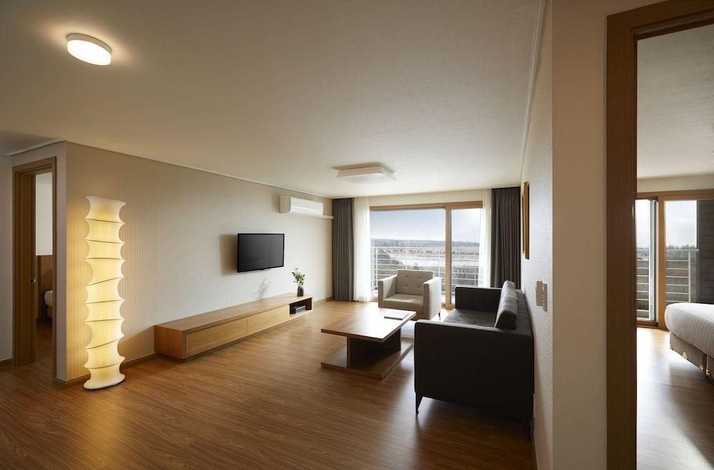 Jeju Aerospace Hotel Σεογκουίπο Εξωτερικό φωτογραφία