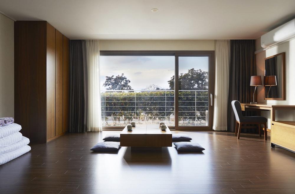 Jeju Aerospace Hotel Σεογκουίπο Εξωτερικό φωτογραφία